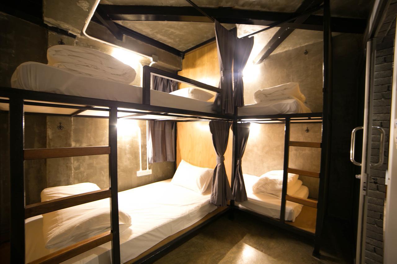 In My Bed Hostel Бангкок Экстерьер фото